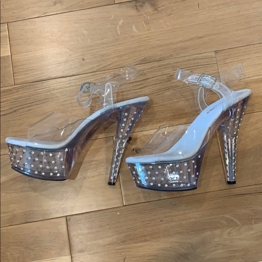 Beautiful Clear Crystal Platform Pumps